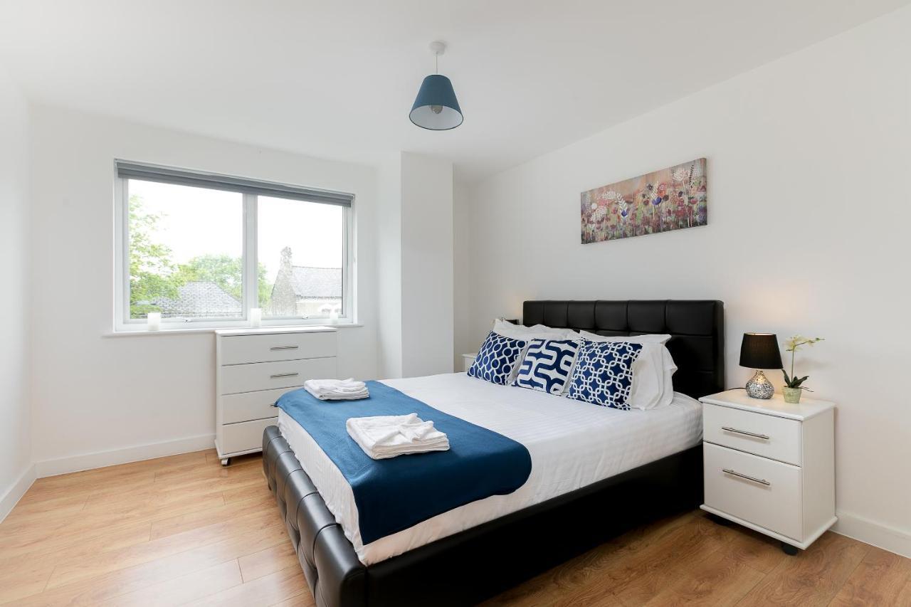 Skyvillion - Cozy Apartments In Enfield Town With Free Parking & Wifi Bagian luar foto