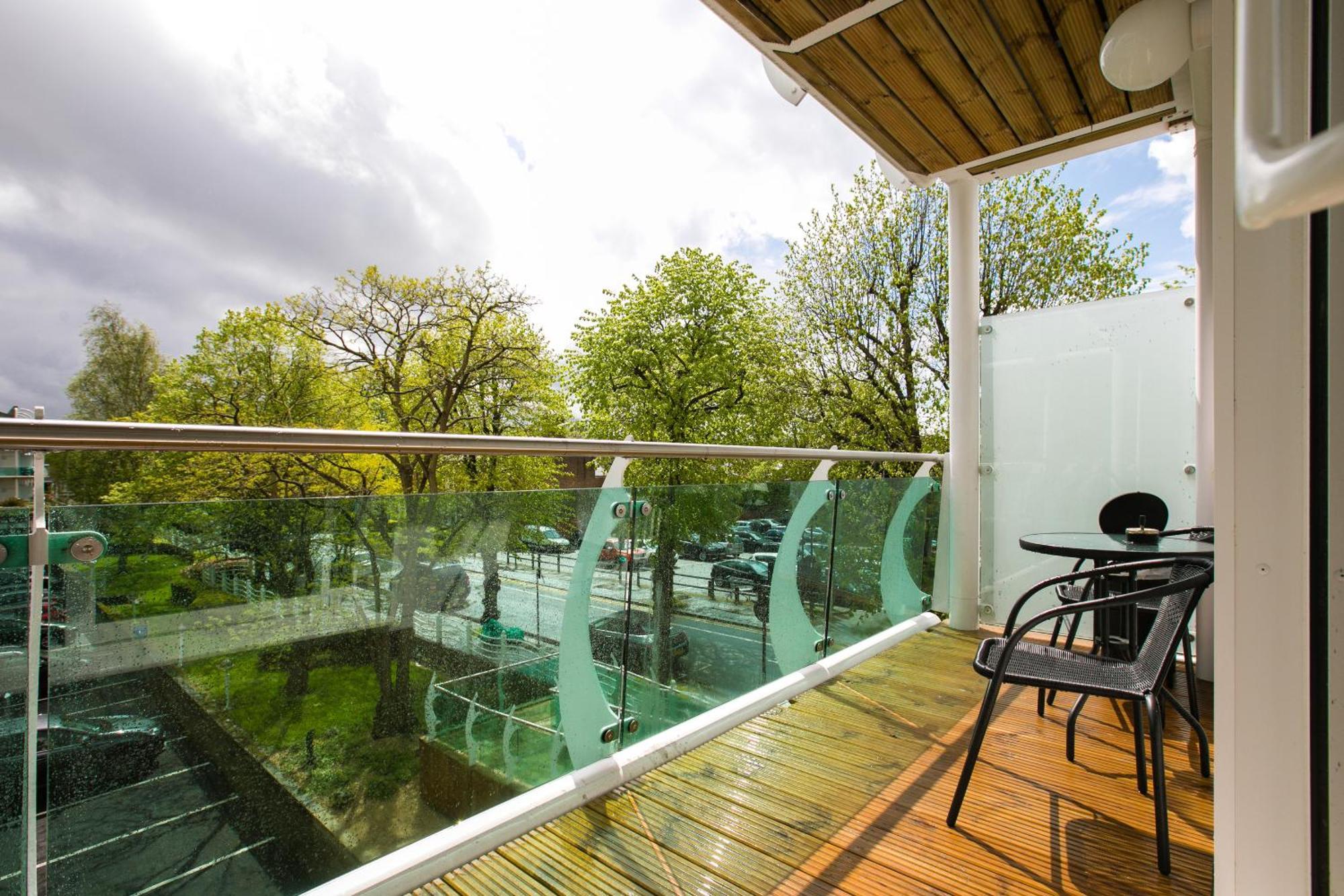 Skyvillion - Cozy Apartments In Enfield Town With Free Parking & Wifi Bagian luar foto