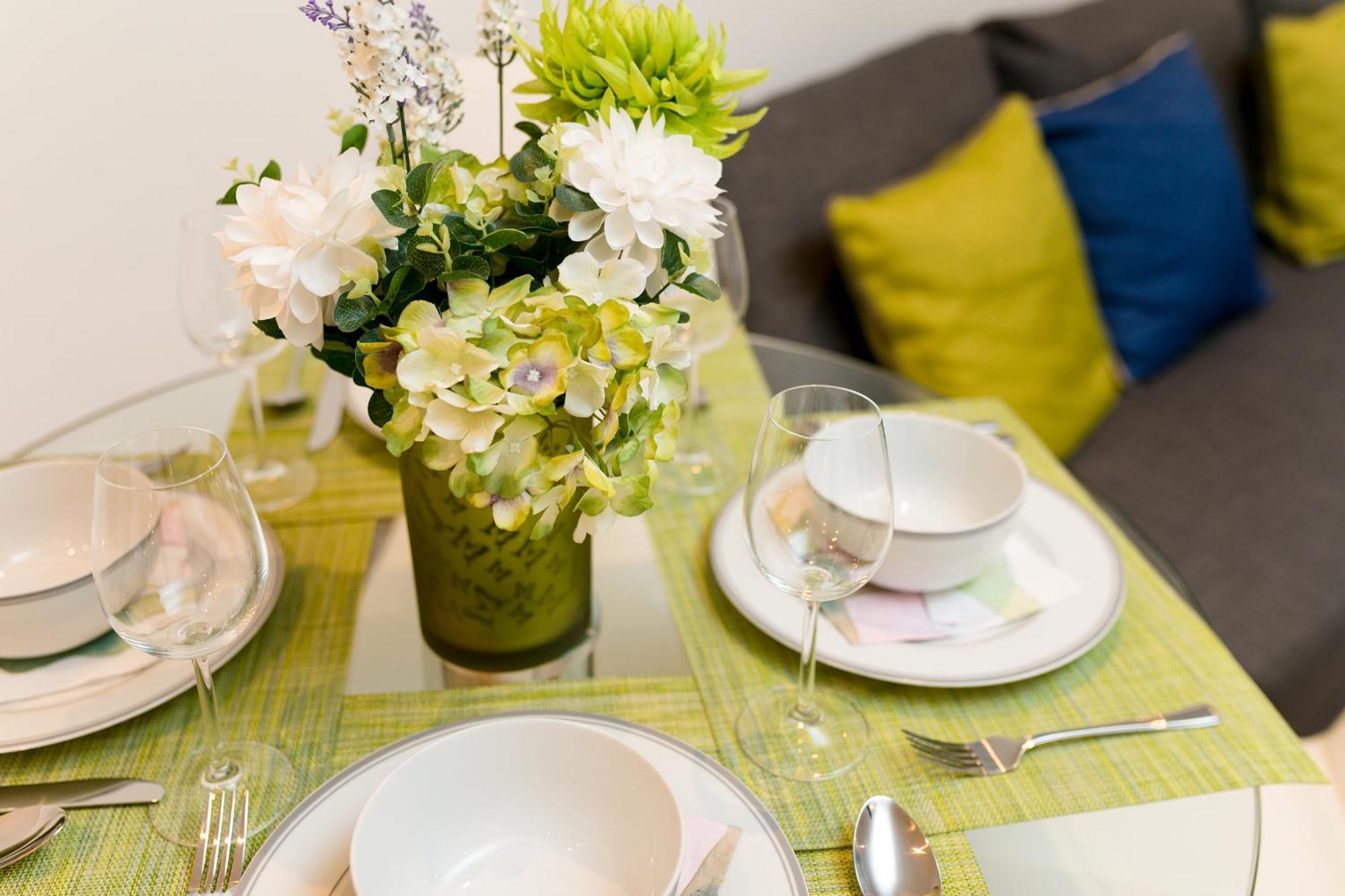 Skyvillion - Cozy Apartments In Enfield Town With Free Parking & Wifi Bagian luar foto