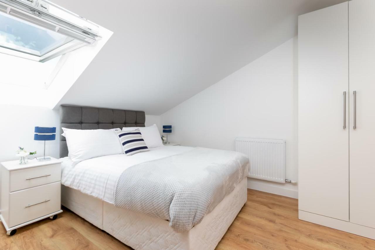Skyvillion - Cozy Apartments In Enfield Town With Free Parking & Wifi Bagian luar foto