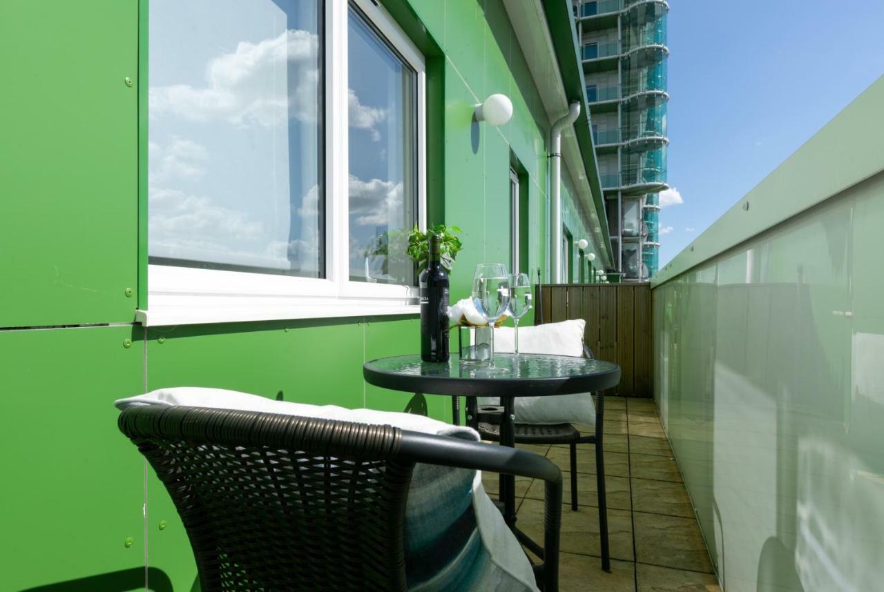Skyvillion - Cozy Apartments In Enfield Town With Free Parking & Wifi Bagian luar foto